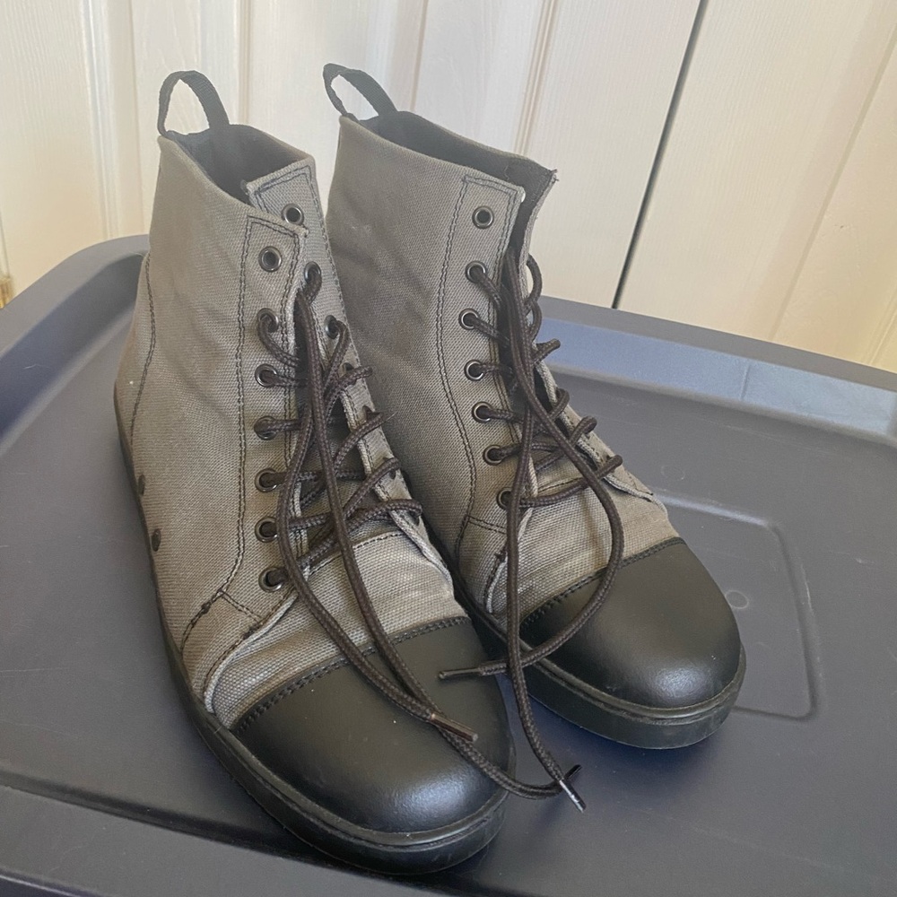 Woobies Mod-2 boot. Grey